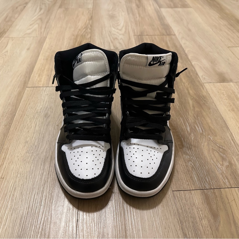 Men’s Nike Air Jordan’s. Black and white. Size 8.5